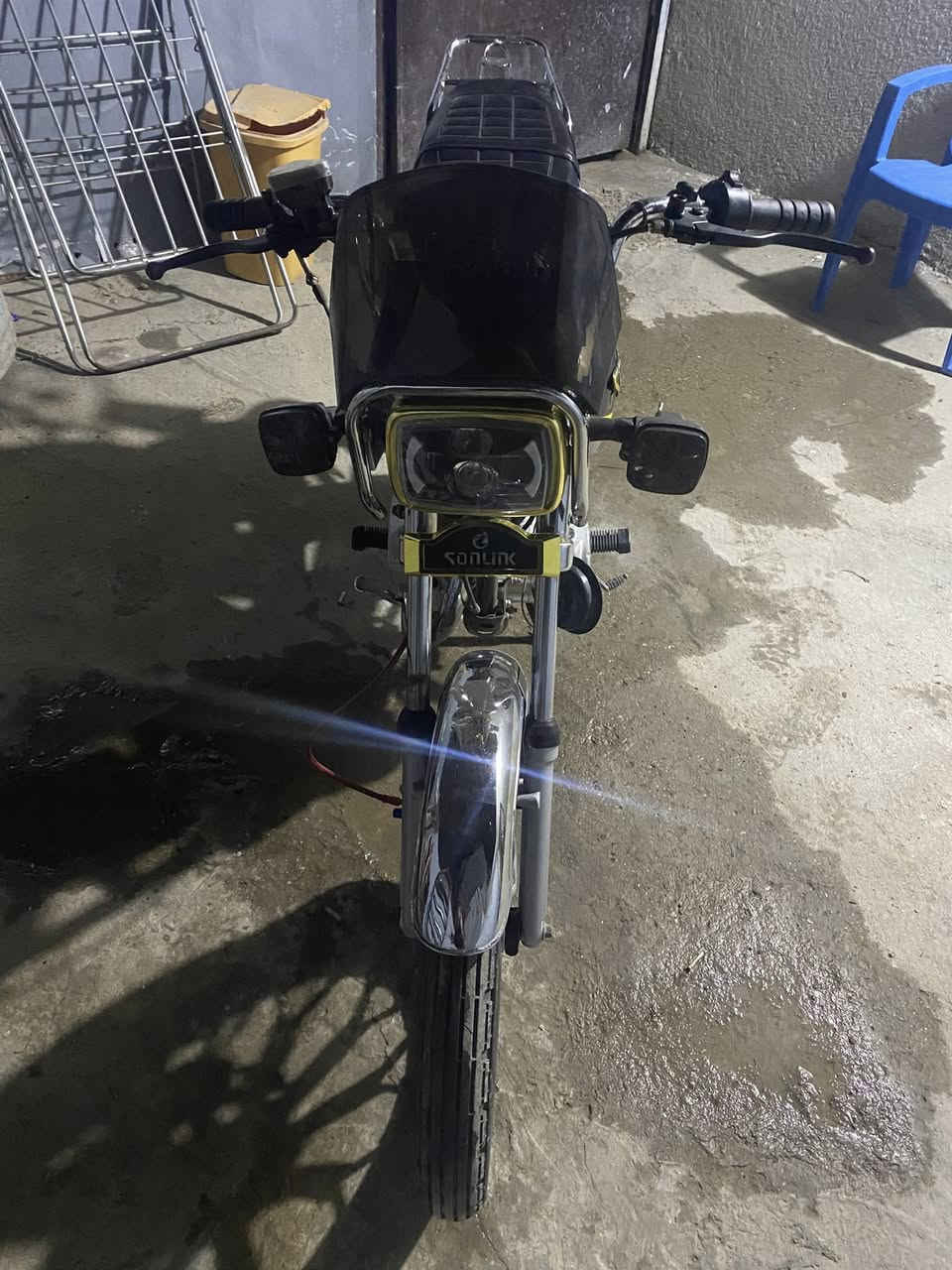 دراجة سونك للبيع كاملة مكملة نقص واحد بيهة ماكو خير من الله والله شاهد لا دلفري اشتغلت بيهة مال مدرسة اداوم بيهة واذبهة تجي وتكلب الصور ضالمتهة ما بيهة اي نقص 
سعرهة ب700
مكاني بل غزالية ومتواجد بل شعلة 
الرقم واتساب ***********
