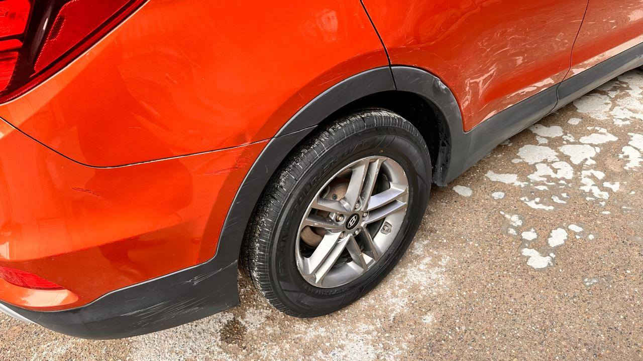 هونداي سنتافي موديل 2017 وارد امريكي داخلة كلين طخة صغيرة بالدعامية الامامية وصور الحادث موجودة وهنا بالعراق صار بيه صبغ بالجاملغ الامامي وبارد باب السائق السيارة ماشية 116 ميل السيارة جاهزة ومابيه نقص السعر 150$ وبيه مجال بسيط مكاني بغداد البلديات
السيارة رقم اربيل  تحويل او وكالة  ***********
