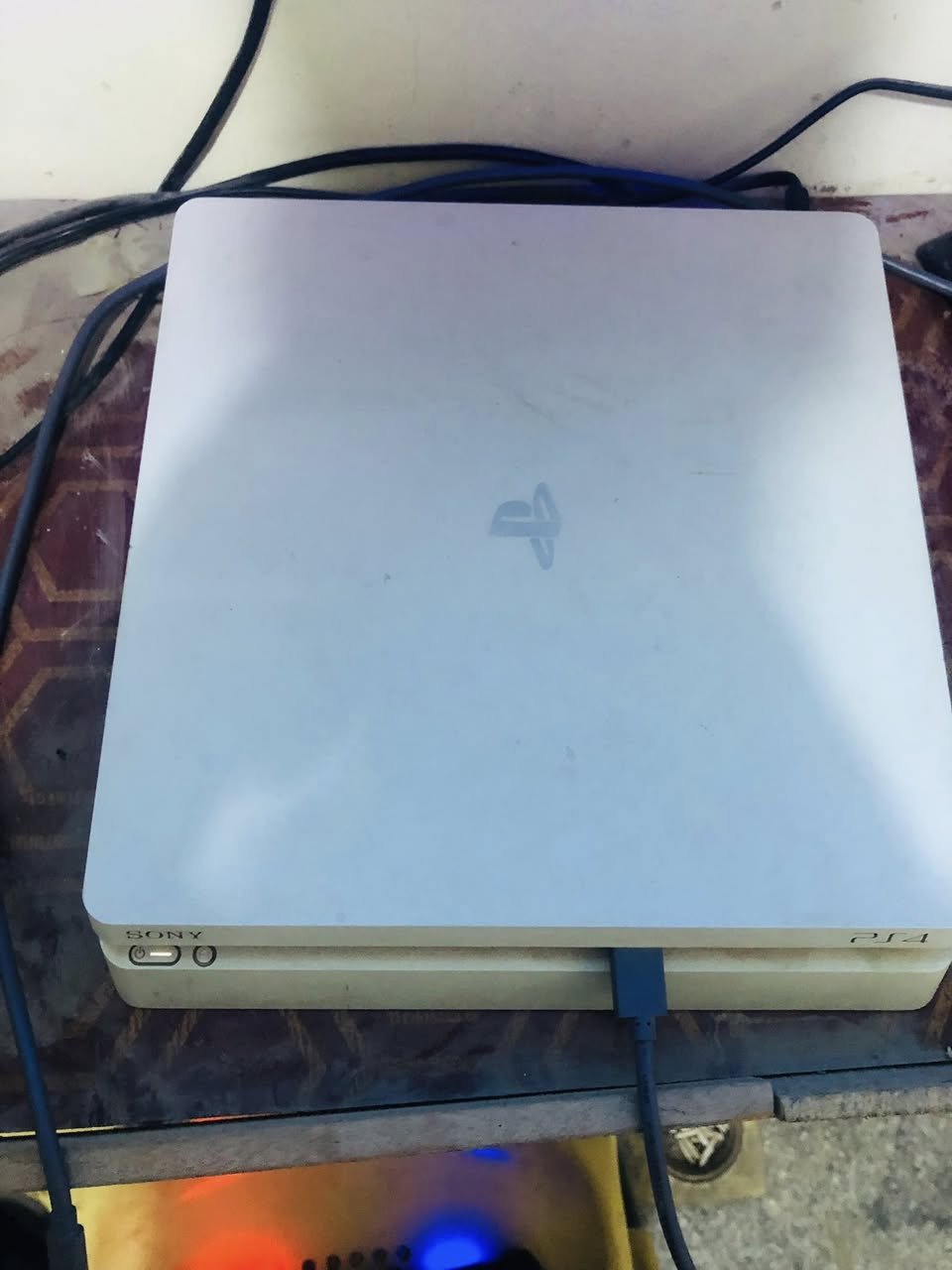 السلام عليكم 

PlayStation 4 Slimعدد (2)
(لون ابيض والثاني اسود )
مهكرات

ذاكرة 500

بيهن العاب 

عدد الجوستك 5+2احترافيات
……………………………+ 
بلازمات حجم 42 ثنين حديثات
مع كامل ملحقات

+يو بي اس شغال وجديد 

السعر 850 الف 

‭ ٠٧٧٠ ٧٨٢ ٨٥٥٦‬ 📞
