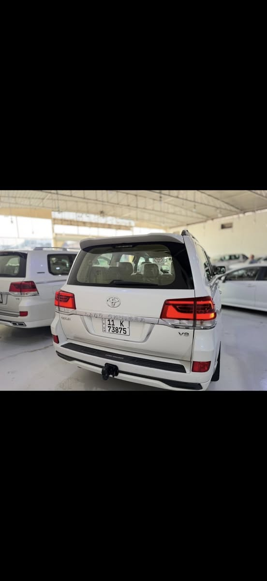 لاندكروز 2016 ساس V8 رقم بغداد بأسمي  ماشيه 95k مكان السياره بغداد البياع ***********
