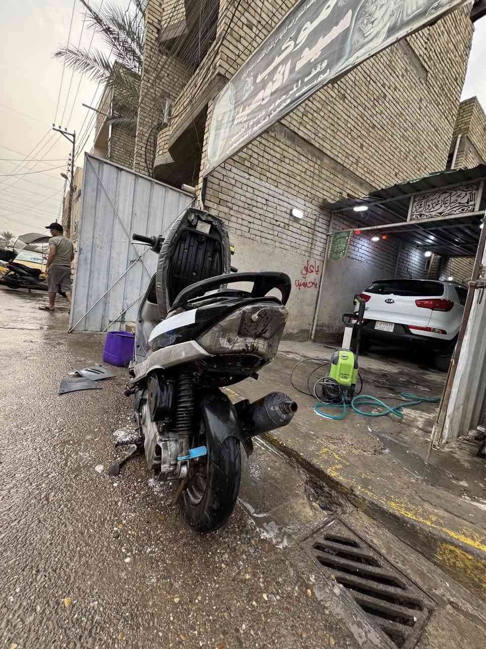 سلام عليكم للبيع
دراجه حلوه ما ناقصها شي اصلن ودراجه كلها شادها وما بيها اي قطعه نقص وكابريتر جديده وكلاجات حلوه شلعه ومعدل نقصها بس باتري والماشه الاماميه اشويه معوجه 
دراجه رايدها ب 400 مكان بغداد الشعب 
الرقم ***********
