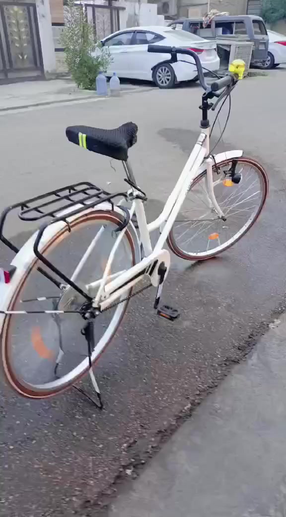 السلام عليكم بايسكل كلوف  ياباني مال باله شرط وكاله جديد بمعني الكلمى يلمع لمع حجم 26 بي حساس ضوه يده كامله بصف البريك مموجود ببقيه البايسكلات تايرات جوزيات خط ابيض اشريته قبل شهر ب170 اللله شاهد رايده 120 بيه مجال  حك الجيه مكاني بغداد حي العامل للاستفسار ***********
