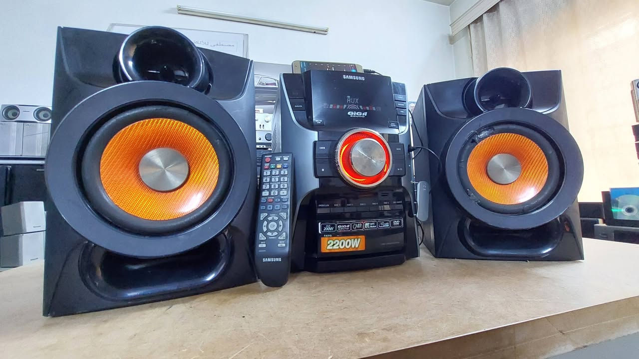 السلام عليكم.. عرض #2026026
امبليفاير و سبيكرات البرتقالي سامسونك SAMSUNG
صوته راقي واضح بالمقطع و يحتوي على GIGA BASS
سيت مناسب و الشراي بيه البركة يراسلني خاص 💖
متوفر التوصيل كل المحافظات.
Mustafa Electronics 
Audio , Video & Electronics
Whatsapp: ***********
