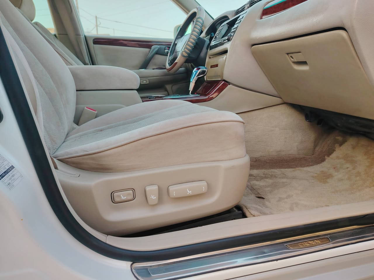 سلام عليكم ملكه للبيع قرار 48رقم نجف انكليزي تحويل مباشر سنويه لل29 موديل 2000 السياره كفاله عامه جديده كارتون
_٣دكم
_شاصي 75
_مكينه ديفور الجبير
_فتحه
_ستيرن كهرباء
_ برده خلفيه 
السياره جاهزه حداديه كير مكينه تبريد ثلج السعر 165وبيه مجال مكان السياره بابل رقم الموبايل *********** _***********
