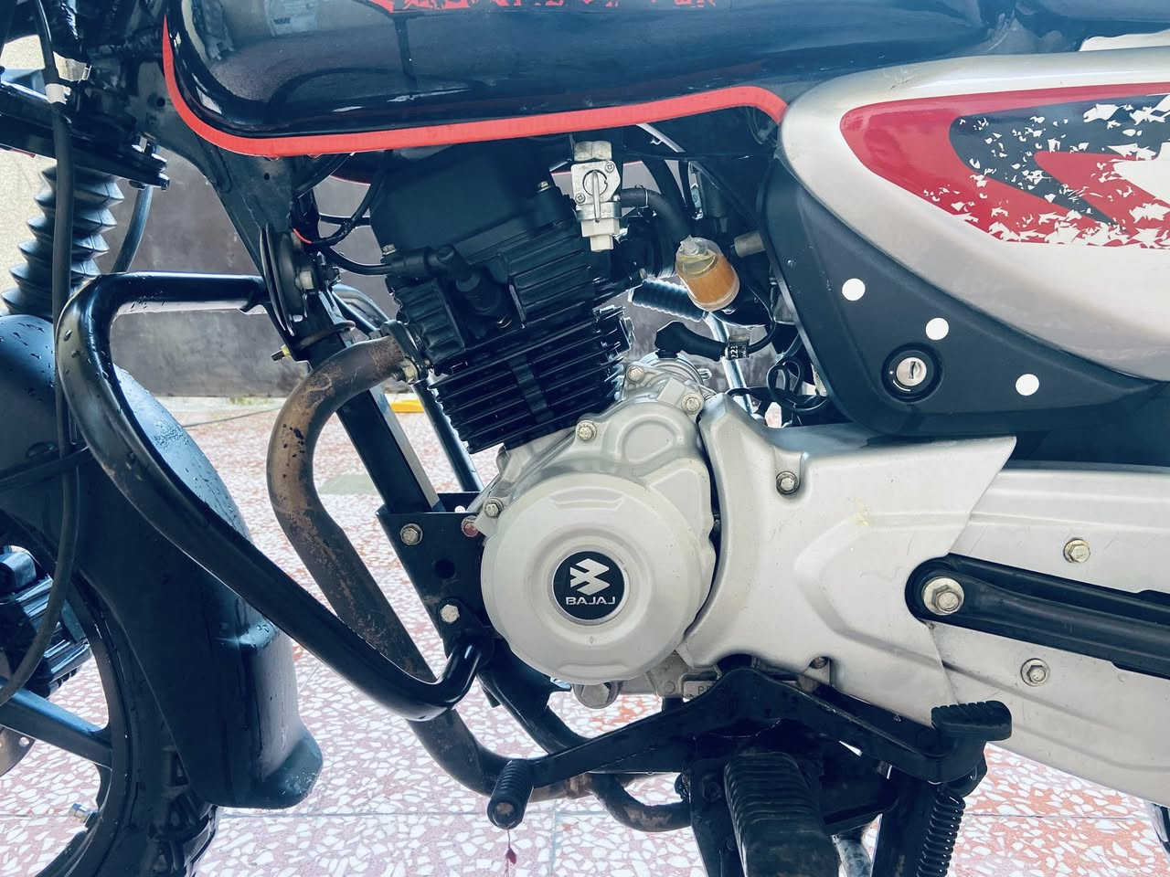 السلام عليكم بوكسر للبيع موديل 22 نهايت السنه 
مفتوحه مره وحده الدراجه نظيفه وممتعوبه بدون اي نقص كامله ومكفوله مرقم بغداد باسمي تحويل مباشر 
مليون و  850 
وبيهه مجال حك الجيه  بغداد حي البتول رصافه 
*********** 
***********
