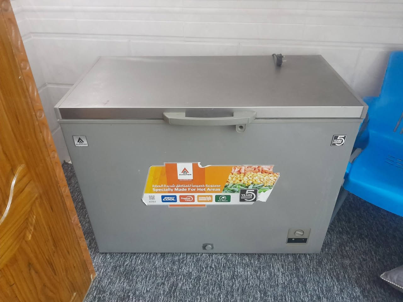 السلام عليكم مجمده حجم كبير للبيع نظيفه جدا استخدام قليل شركه الحافظ فول التجميدد اتصال على الرقم***********
