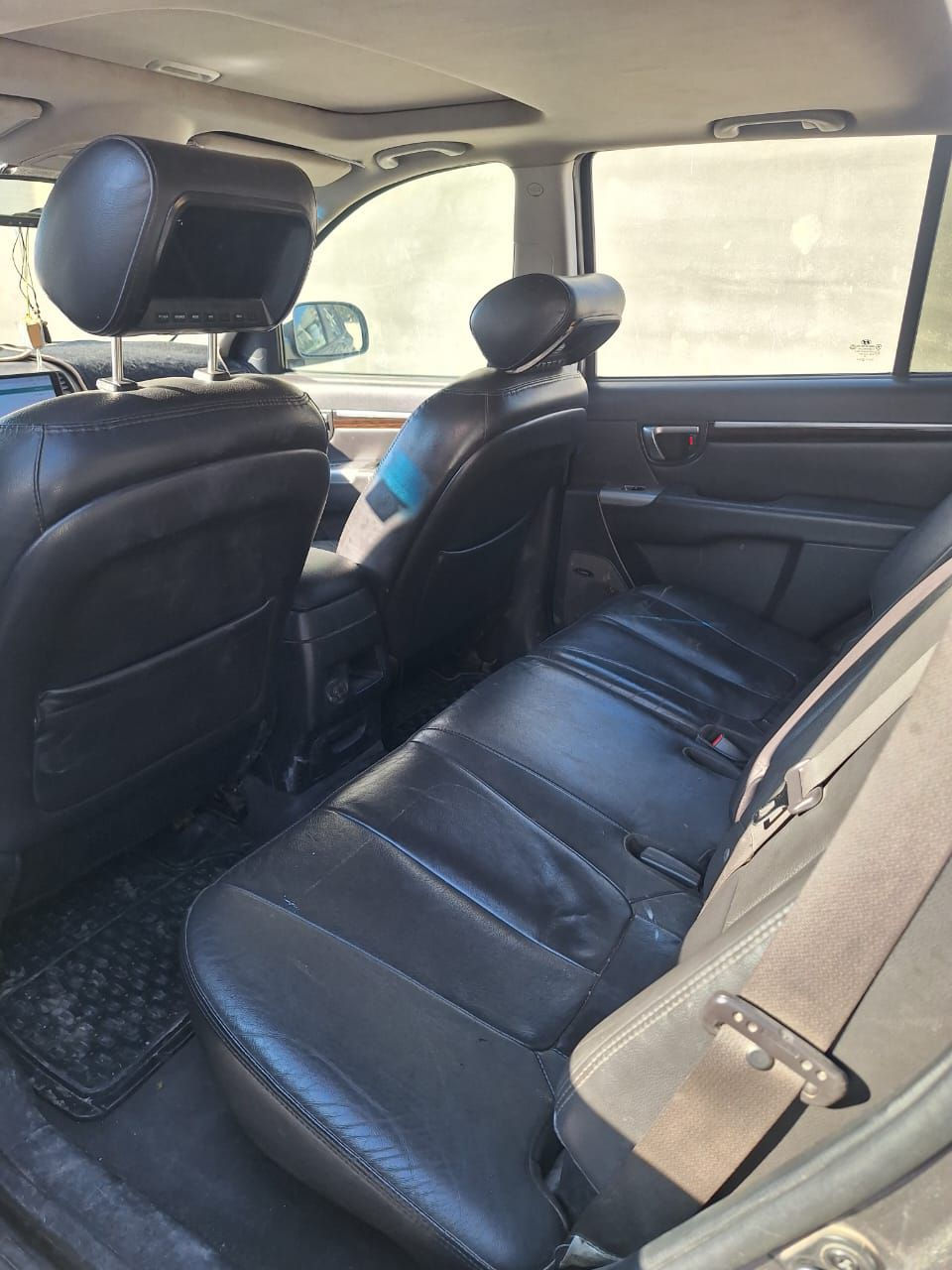 السلام عليكم سنتافيا2011امريكي فول مواصفات عدا البصمه كشنات جلد بيهة ضربة باجامرلوغ الأيمن  رقم ديالى بسمي رقم انكليزي جديد مكاني. ديالى  السعر135# ورقة رقم موبايل ***********
