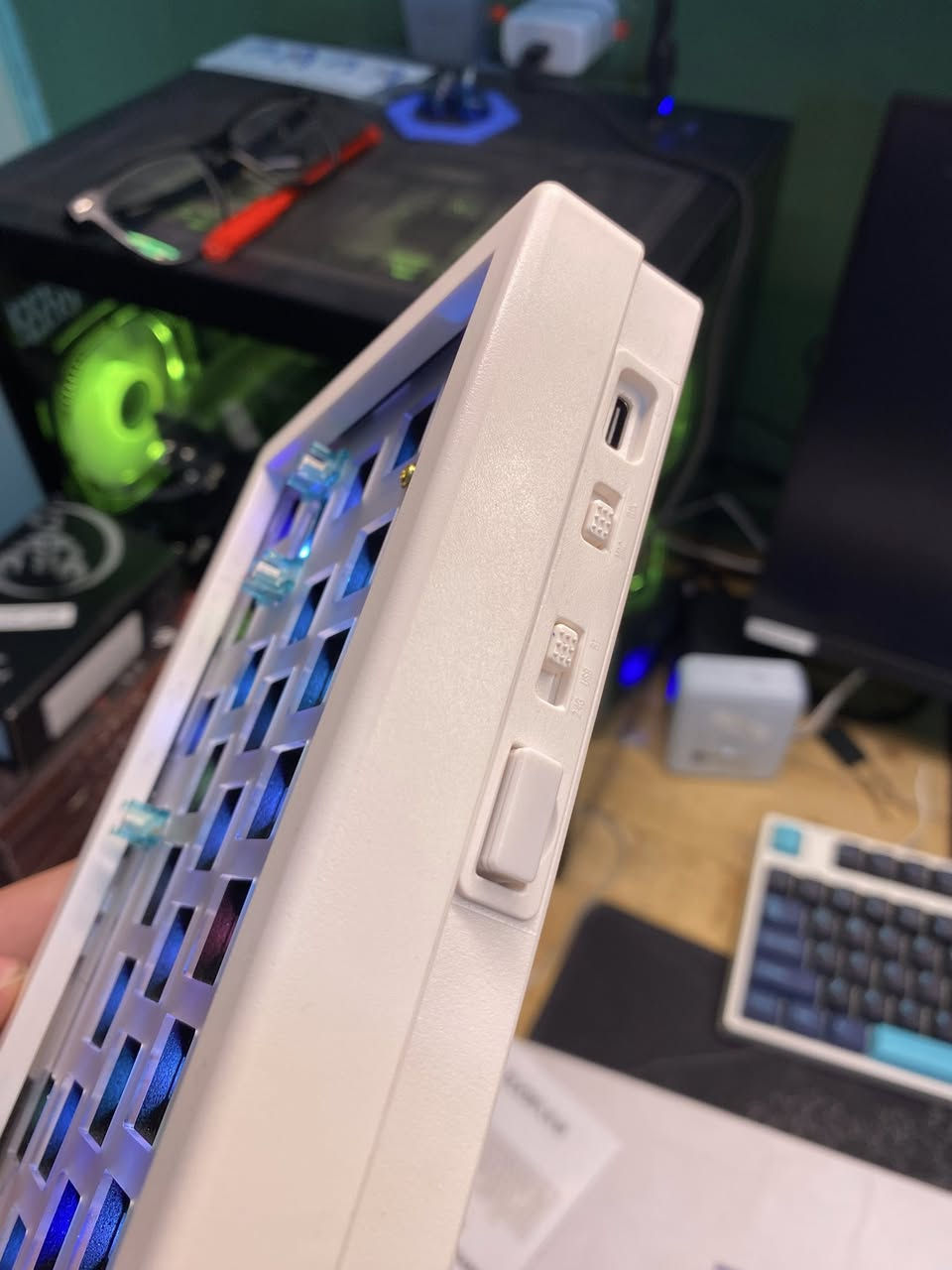 سلام عليكم رمضان كريم عليكم 🤍
كيبورد كوستم حجم 60‎%‎ مع زر تحكم بالصوت 
ينربط واير لس و دنكل و كيبل و بيه RGB بتحكم كامل 
سعر : 25 الف 

كي كابس عدد 151 قطعه طبقتين 

سعر : 10

متوفر توصيل 3 الف


**إذا كنت صاحب هذا الإعلان وتريد حذفه لأي سبب، رجاءا أرسل رسالة إلى الدعم الفني**