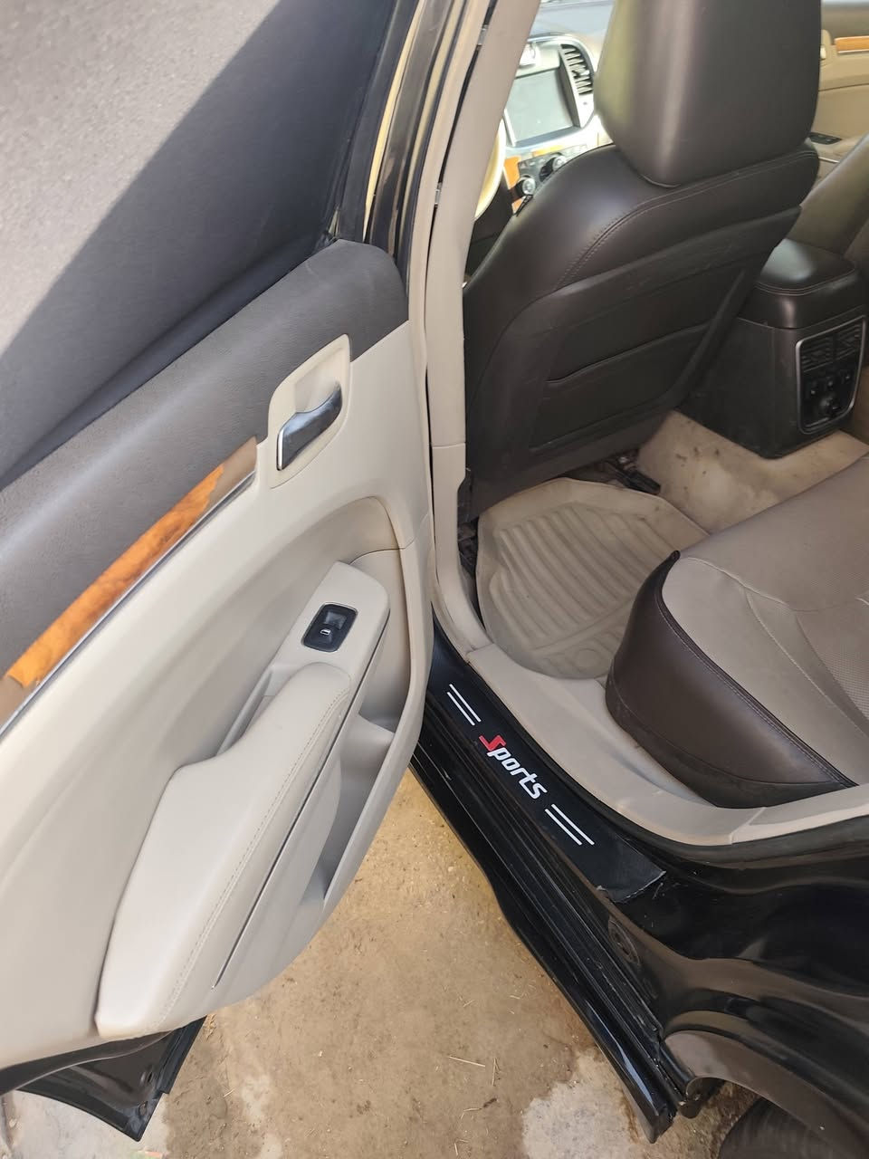 السلام عليكم 
اوباما 2014  سياره فول مكينه صار شهر شديتها سياره  مصبوغه عام اكفلك العيب الشرعي كص  احواض لغود  شواصي قطرت لحيم مابيها/  مكان سياره الديوانية 
اتصل ***********
