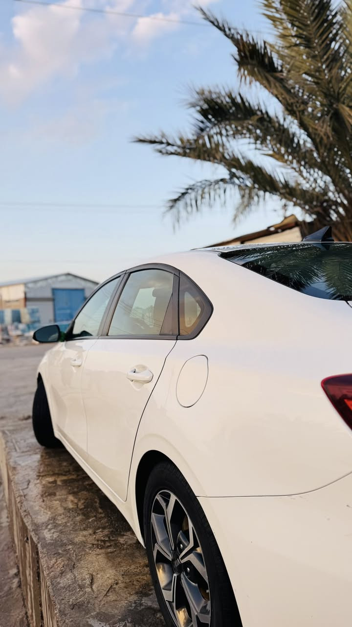 السلام عليكم اخون كيا فورتي موديل 2019وارد امريكي بيها بنيد صبغ وخشم الجاملغ جهة الراكب بارد السياره ماشيه 104الف ميل السياره بيها رارد تحديد مسار توقف ذاتي تبريد بيانو ثلج مكينه كير كفاله السعر 133وبيها مجال العنوان حله ورديه خارج ***********
