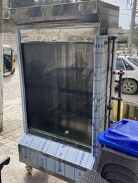 شواية دجاج 6شياش نظيفة جدا بعدهي بل فابلون السعر 550 وبيها مجال0773527...