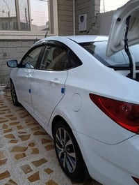اكسنت • شاشة كاميرا • ماشي ١٤٥