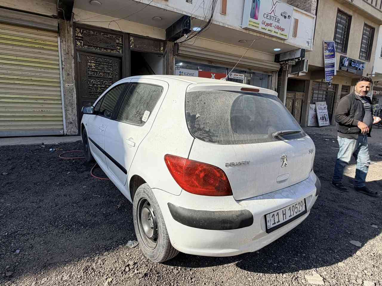 السيارة حلوة وكلش نظيفة مكفولة من كلشي مصبوغة عام بدون ضربة فقط جمالية اثر جراد
موديل 2005 كلشي شغال بيها هزة جديدة مداور ثاني يوم 
السعر 60 وبيها مجال بسيط مكان السيارة بغداد- الكاظمية - الطي 
مكلف بالنشر رقم صاحب السيارة 👈 ***********
