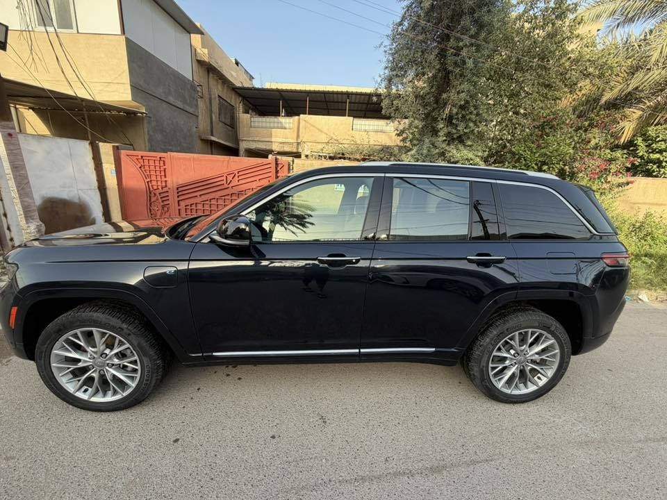 Jeep Summit 4Xe Plug-in Hybrid
جيب سومت ٢٠٢٣ رقم بغداد  مغلفه ppf 
أعلى فئة بالجيب  فول مواصفات فورويل بارنوما 
هايبرد + بلك أن ( أعلى فئة بالجيب )
تمشي على الكهرباء ٤٠ كيلو بدون متشغل المحرك : العداد: 46 الف
المحرك: 2000 تيربو 380 حصان يعادل مكينة5.7
 وارد امريكي بيها قطعتين صبغ باب وجاملغ بدون ايرباك وصور الحادث موجوده بالمنشور
المواصفات:

5 بصمات

نظام تعليق هوائي ( جكات 

رادار ( امامي - جانبي - خلفي )

قيادة ذاتية

مستشعر نوم السائق

أربع كامرات محيطية 360

خمسة بصمات دخول ذكي بدون مفتاح

بانوراما

كشنات دبل كهرباء + مساج + تدفئة + تبريد

أنارة محيطية

نظام الصوت ماكنتوش ( 19 سماعة )

شاشة وسطية + شاشة امام الراكب

فتح الصندوق الخلفي مع حركة القدم

حساسات أمامية + خلفية

مكان السياره بغداد
 

للاستفسار: ***********
