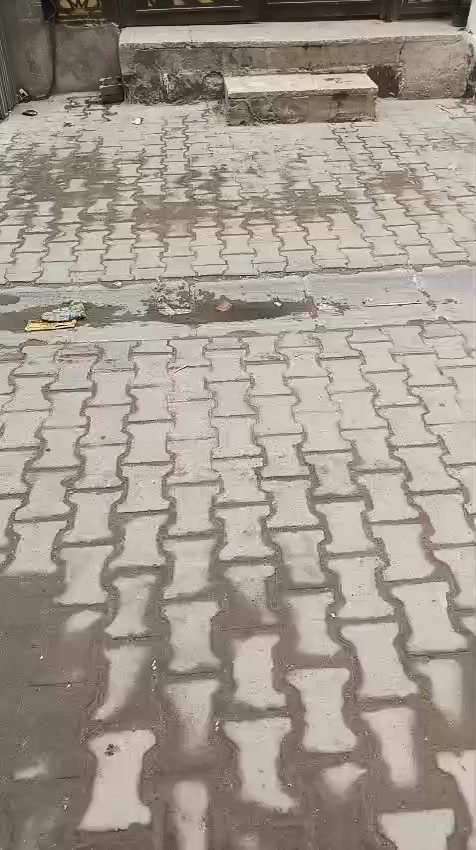 السلام عليكم بيت للبيع المساحة 160مترالموقع الشعلة قطاع الثامن قرب عيادة الدكتور حامد البيت كامل من كلشي
وبناء حديث اي نقص ماكو كما موضح في التصوير 
السعر 290وبي مجال 
الاستفسار ***********
