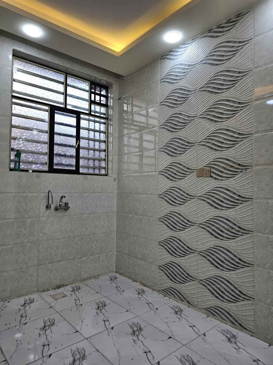 بيت للبيع في حي الوفاء المساحه 50 متر طابقين ان بناء درجه اولى قريب السايدين الجامعه للاستفسار/***********
