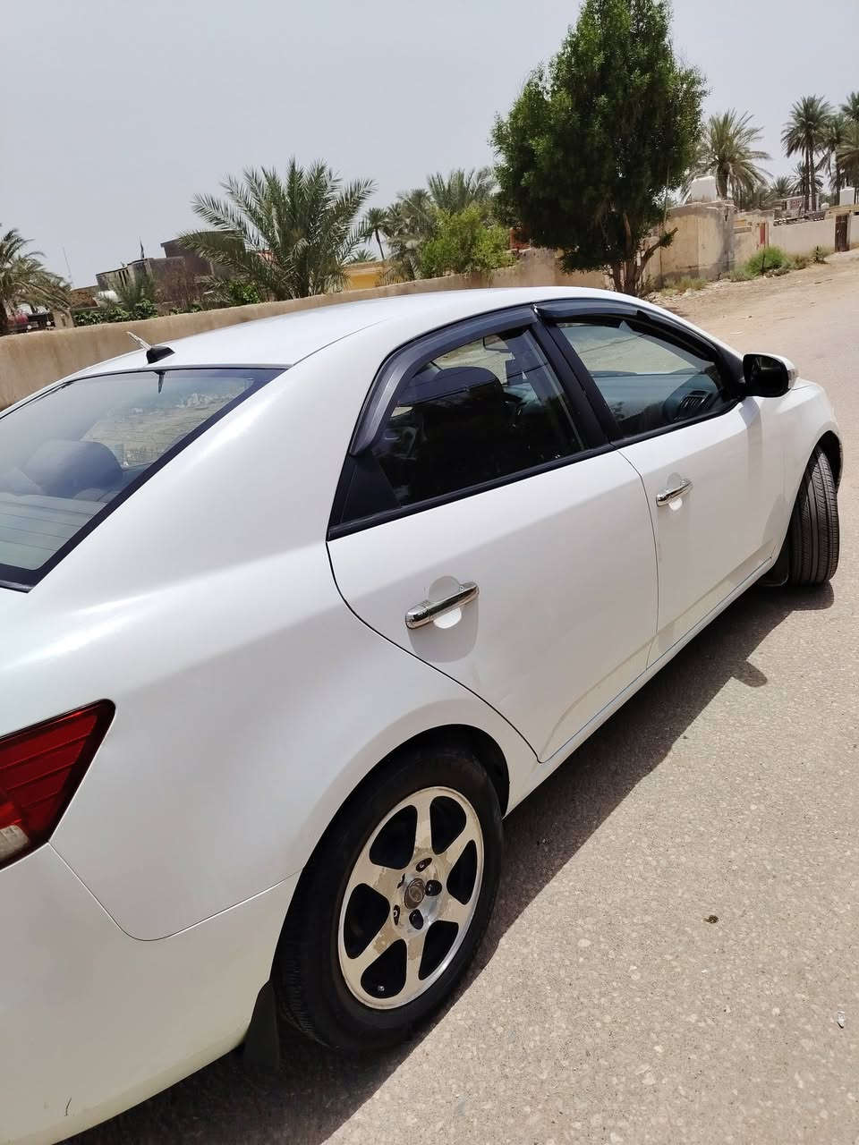 سيراتو 2010 خليجي السعر 90 وبيه مجال 
رقم بغداد دولي

محرك 1600

دواخل لونين

حساس خلفي وكاميرا

مري شفط واشاير بالمري

تحكم ستيرن

(بيها تلث قطع تبديل وجاملغ ونص بنيد وصبغ جاملغ الثاني  اثر ضربه بدون دواخل وشواصي مكفوله)

تبريد حداديه جديده

تخم تاير جديد

 مكينه ز كير مكفولات

سنويه لل 2028 مداور ثاني يوم

للاستفسار الاتصال ع الرقم ‏‪***********‬‏

العنوان بابل القاسم
