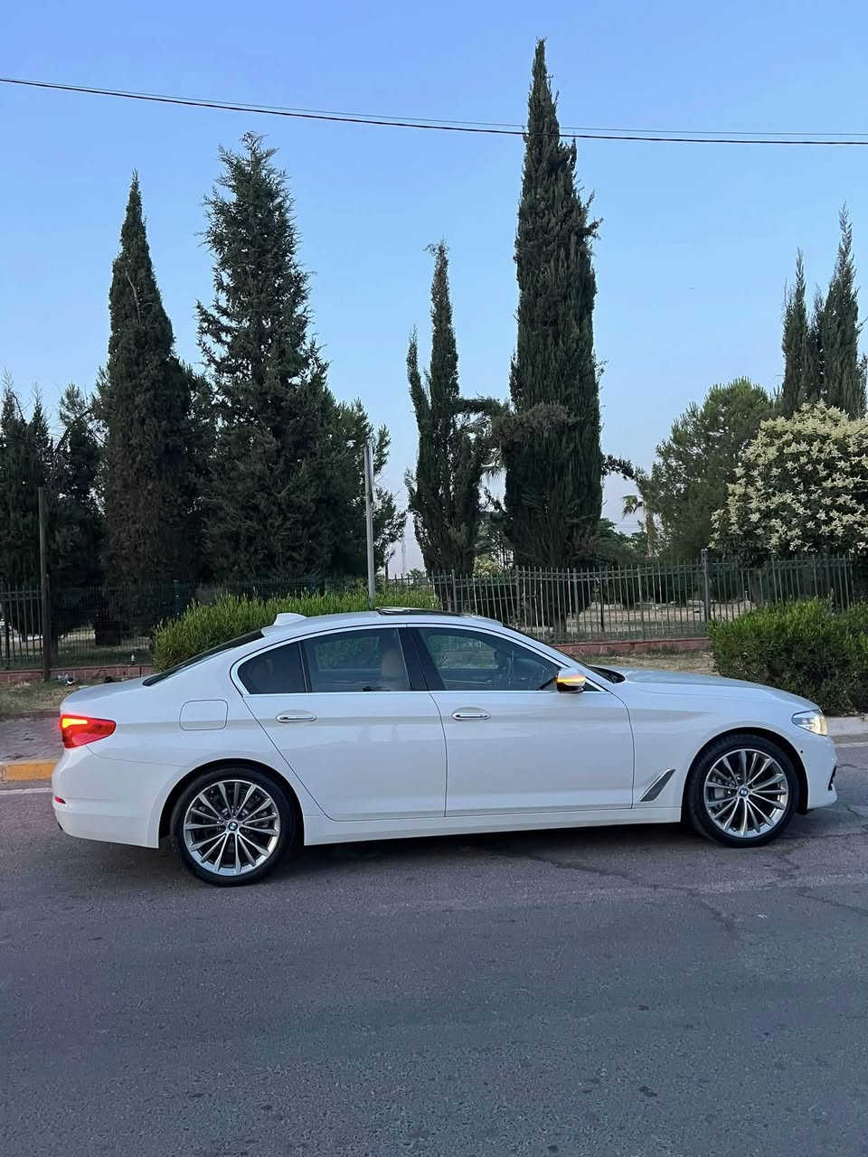 سلام عليكم
Bmw 530i 2018 
فول مواصفات 
داخل مشمشي بيلاد 
كلين تايتل سيارة 
بدون ضرر 
ماشي ١٢٠ الف 
مكان اربيل 
سعر ٢٤٣ ورقة مجال 
رقم الهاتف *********** 
واتساب موجود
