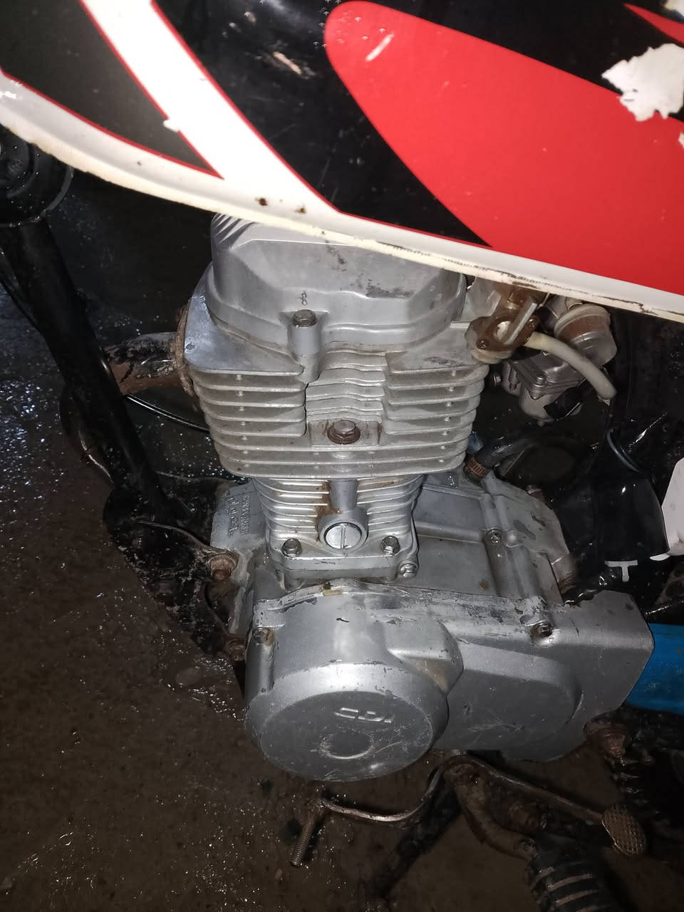 سلام عليكم ورحمه دراجه كير تايكر البيع نضيف شغل كلشي مابيه هندر واحد كلوبات شغال اربع كير اوراق مابيه السعر 275وبيه مجال العنوان ديالى الخاص الرقم ***********او اتساب
