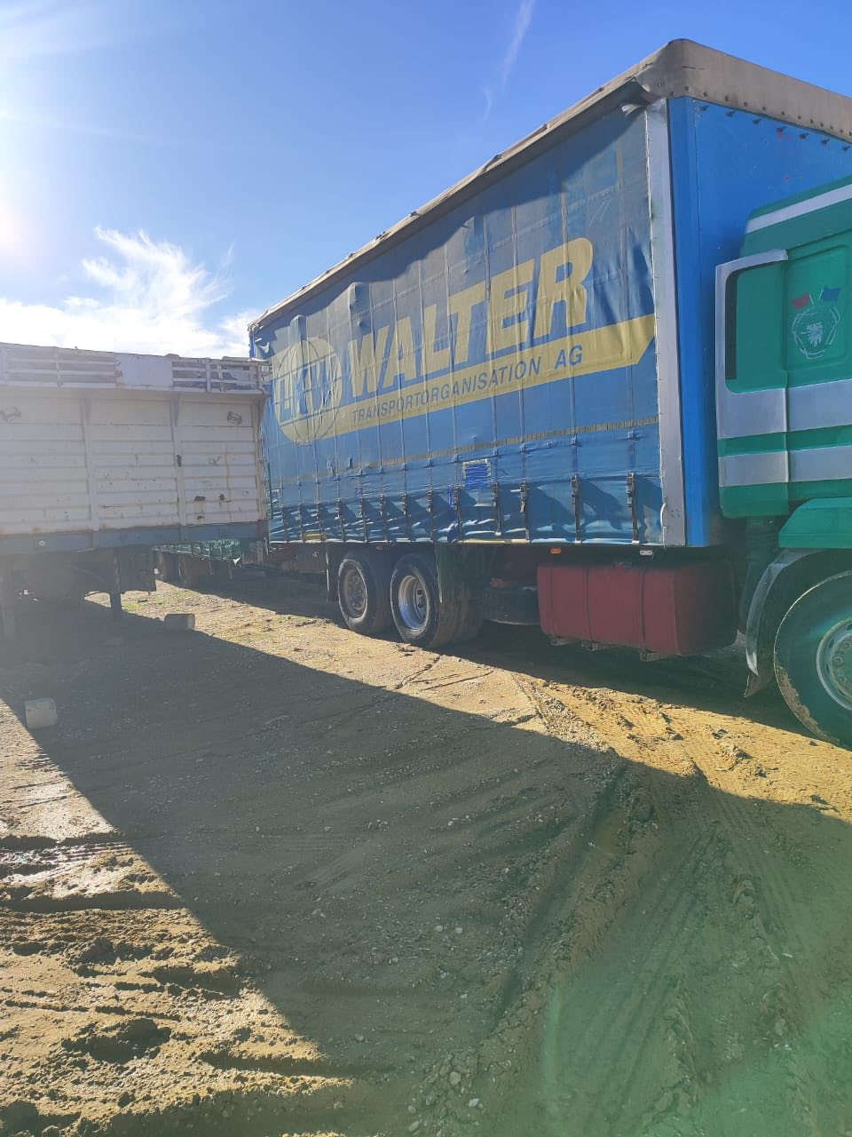 السلام عليكم عربانة وبودي للبيع  طول العربانة عشرة الا ربع والبودي ثمانية البودي ثمانية ثمانية8 وارتفاع 3 امتار وعرض 250البودي يرهم اكتروز ويرهم سكانيا ￼ 
للاستفسار 
***********
***********
