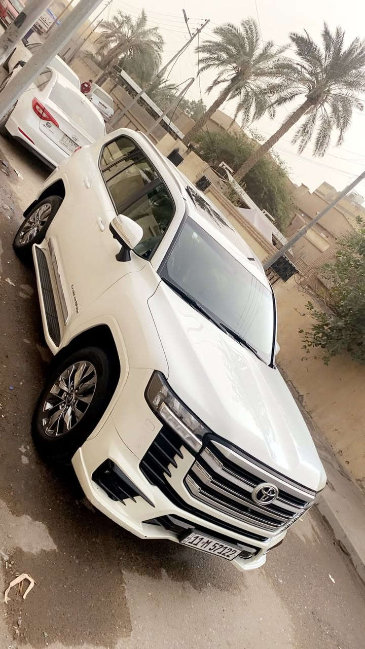 السلام عليكم لندكروز 2024 فول مواصفات 5 كامرات توين تيربو السياره مغلفه بلكامل السياره كفاله عامه من جكت الابره ماشيه 13 الف رقم بغداد ***********
