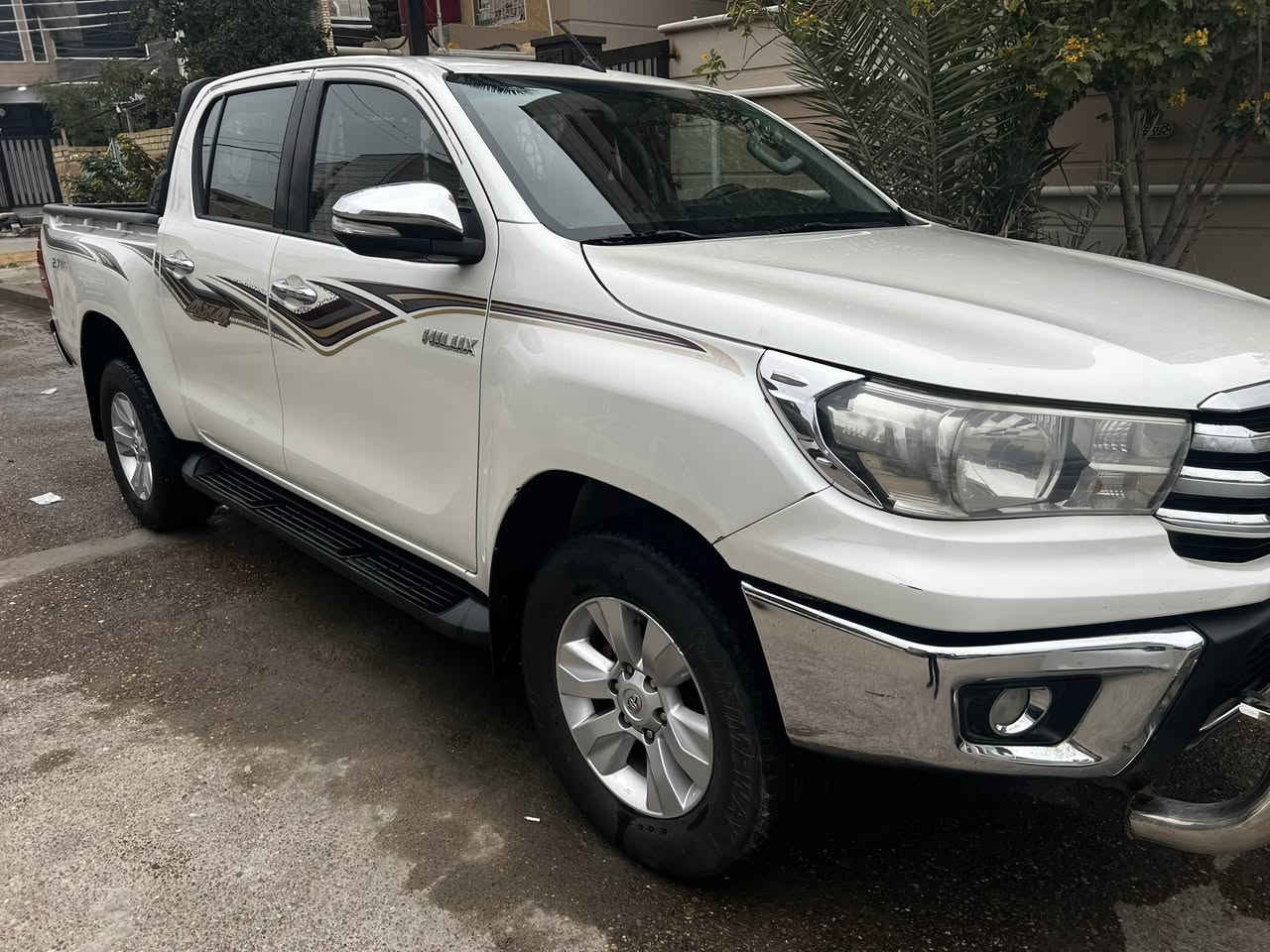 سلام عليكم
للبيع تويوتا هايلوكس 
2016 
وارد كويتي الساير 

ماشية فقط 155  الف  
رقم  بغداد باسمي 
السيارة بعدها ع وضع الشركة.
مكفولة كفالة عامة  
عدا شخط بالجامغ الخلفي وبين 
ورصتعيت جاملف أمامي ومعدلات 
ابيضّ صدفي
تبريد قطعتين 
تحكم ستيرن
إشارات بالمرايا 

مكان السياره  بغداد - الزعفرانية
 السعر 258   
وبيها مجال ان شاءالله ☎️  ***********
