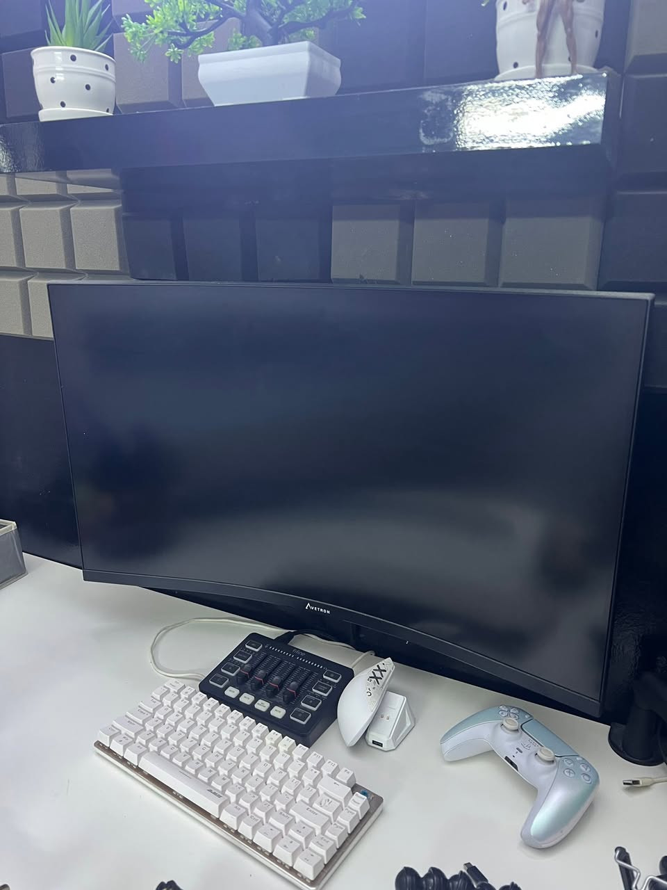 شاشه avetron وكالة 
ضمان سنة شركة النبع 
اخذتها قبل اقل من شهرين 
32
2k 
‏180hz 
كيرف 
الوانها تخبل 
اخذتها ب 300 
أريدها ب 225 
مكاني بغداد كراده
***********
