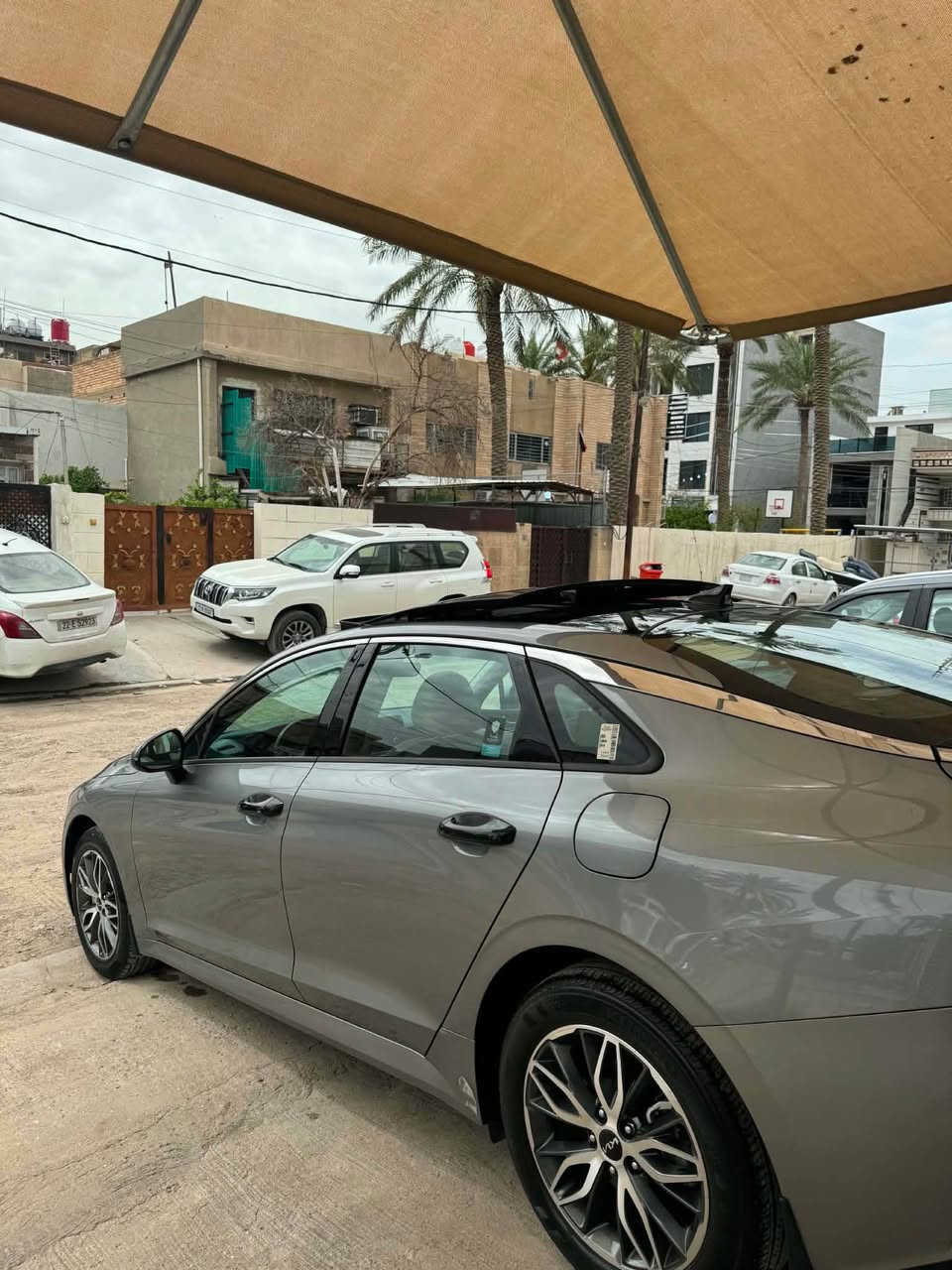 السلام عليكم 
Kia K5

2023 
خليجي فقط بارد بالبنيد بسيط وباقي كفاله

شركه نم 
رقم اربيل باسمي 
بنوراما 
بصمه + بصمه ابواب
محرك 2000 دوش
كرسي كهرباء
كراسي جلد
شاشه 
كامره خلفيه
حساسات
هندربيك بصمه
انضمه قياده 
ماشيه 27 الف 
تحكمات ستيرن جهيتن
اوتو هولد
تدفئه وتبريد بالكراسي
تبريد بيانو
شاشه اعطال 
تبريد قطعتين
لايت زينون اربع عدسات
مانع انزلاق
اشاير بالمري
جنطه ذكيه
بك لايت لد

السيارة بعدها. بالضمان تبديل الدهن بالشركه وصيانه بالشركه ابدل شركه اكدال

مكان السيارة بغداد حي الخضراء 

***********

سعر  215 وبيها مجال بسيط بغداد, العراق
