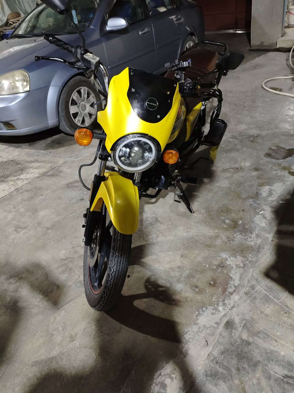 دراجة دايوان للبيع
بنزات خلفي محورة دسك
والأغرض القديمة موجودة
صينية موجودة
بلاجكتور امامي زنون جمجمة والقديمة موجودة
محرك شرط برغي ما مفتوح
دهن محرك فقط امزويل
تايرات تخم جديد
الدراجة كلها بلادي 
النقوصات. فقط درع امامي الدراجة نظيفة وتكدر تفحصها مكاني تكريت سعر الدراجة مليون وبيها مجال بسيط
رقمي ***********
