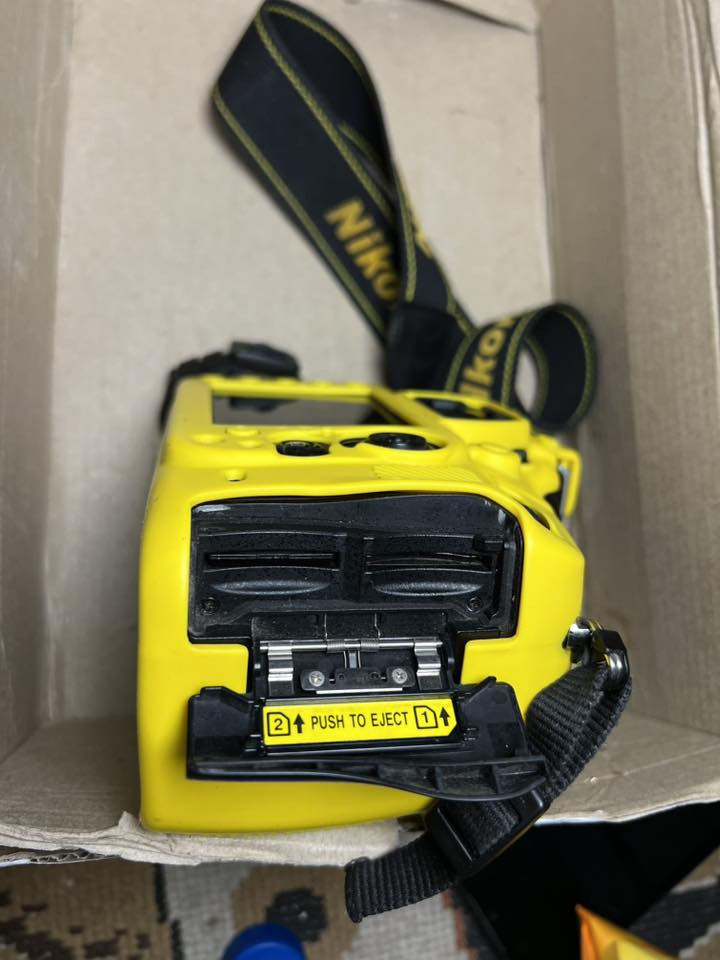 السلام عليكم ‏للبيع كاميرا ‏نيكون 610 ‏النظافة 80% 100 ‏السعر 450 توصيل ما موجود إمكاني نجف  ***********
