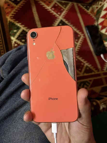 ايفون XR دبل شريحه ذاكره 128 بطاريه 67جهاز ما مفتوح ولا مبدل اي قطعه على وضعه البلادي بس طاح مني ونكسر الضهر والشاشا بس شغالات وكلشي ما بيهن وجهاز كلشي شغال بي ما بي شي عوزه بس بطاريه سعر 130وبي مجال العنوان بصره زبير ***********
