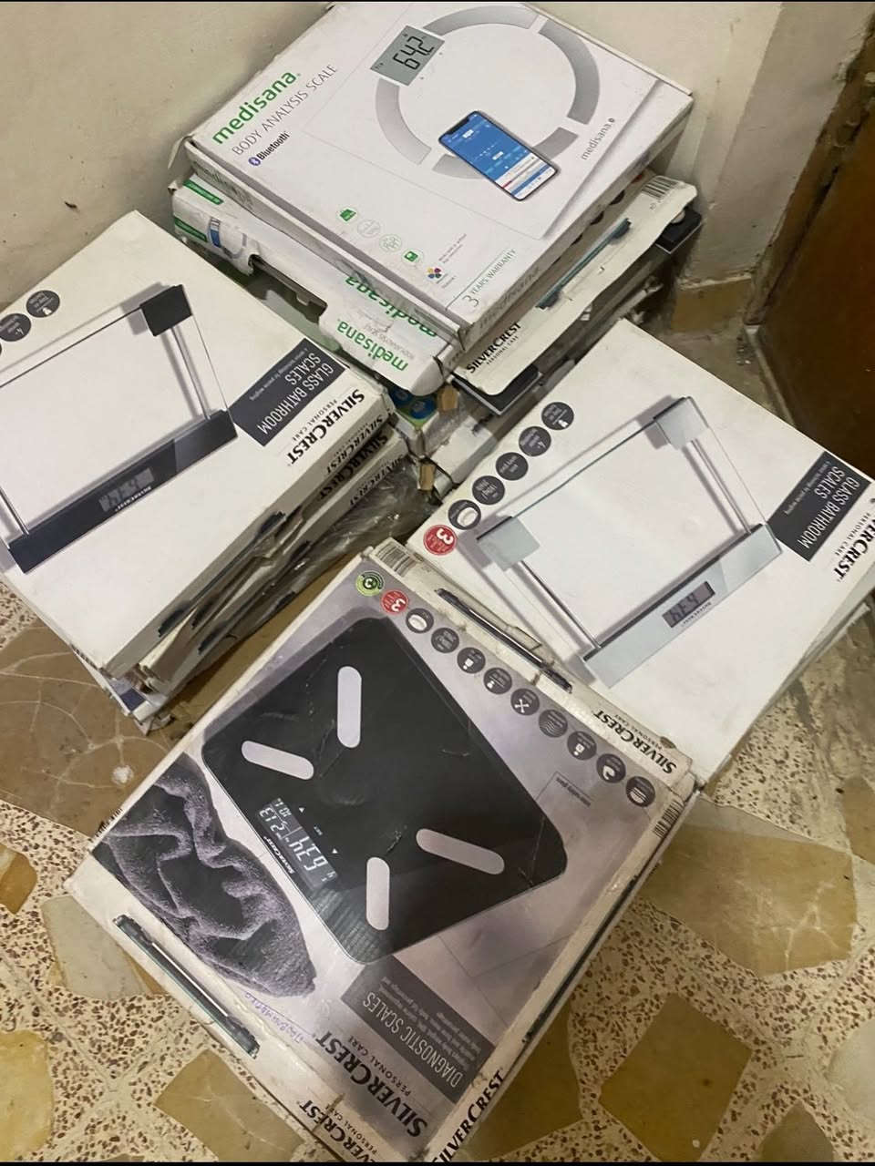 سلام عليكم الماني اوربي كله جديد كميه موجود سعر مناسب ***********
