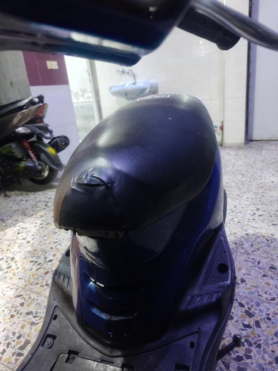 السلام عليكم دراجة بريز بغبغاء مكينة برغي ما مفتوحة بيها مكفولة دراجة حلوه كلش السعر 750 المكان كفاءات العبيدي التواصل ***********
