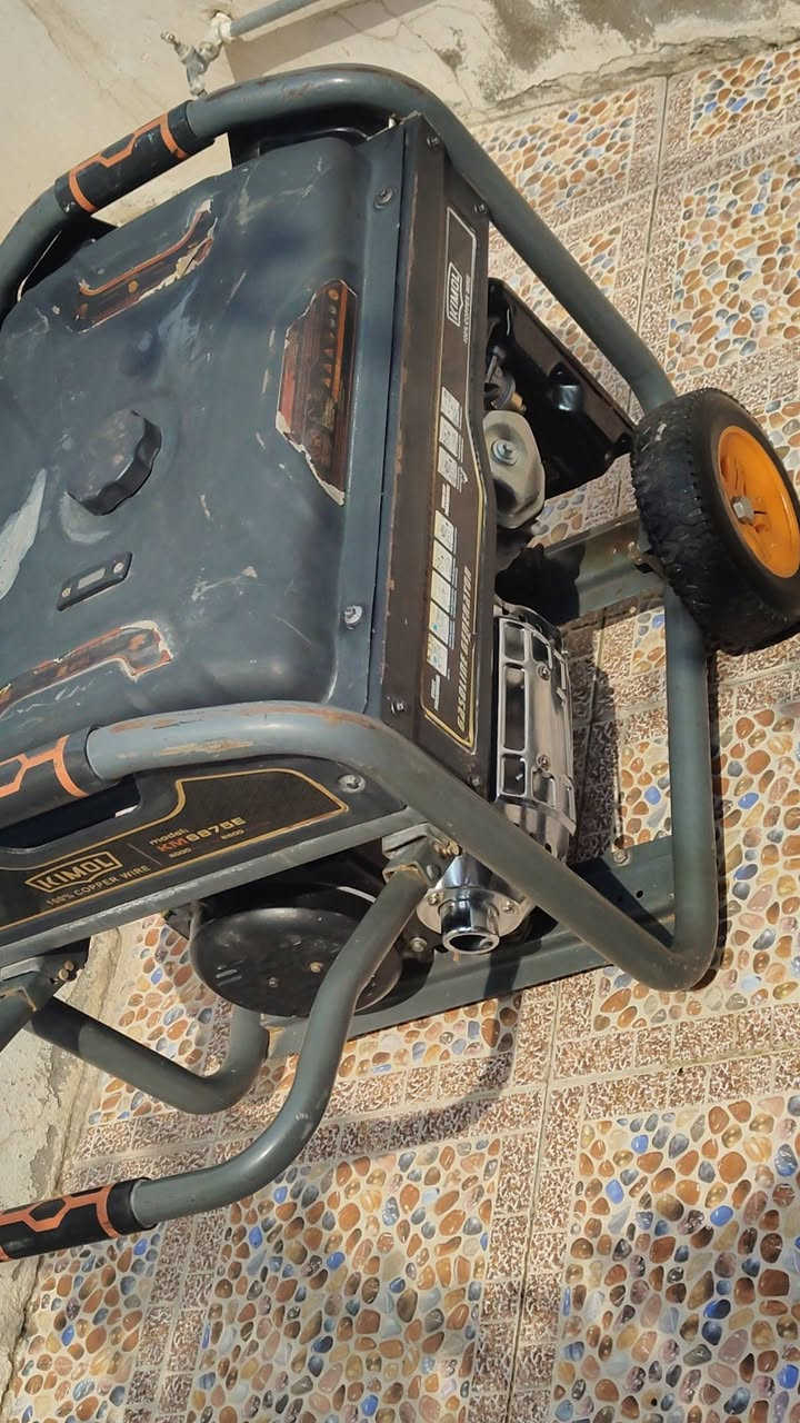 اعاده نشر بسبب الوعود الكاذبة والناس الي بس تهنبل 
مولد للبيع 20امبير 5كيفي مكفول مداخل تصليح تشغيل سويج دير بانزين وشغل مكاني #بعقوبة وهذا رقمي ***********...#سعره375بدون معامله
