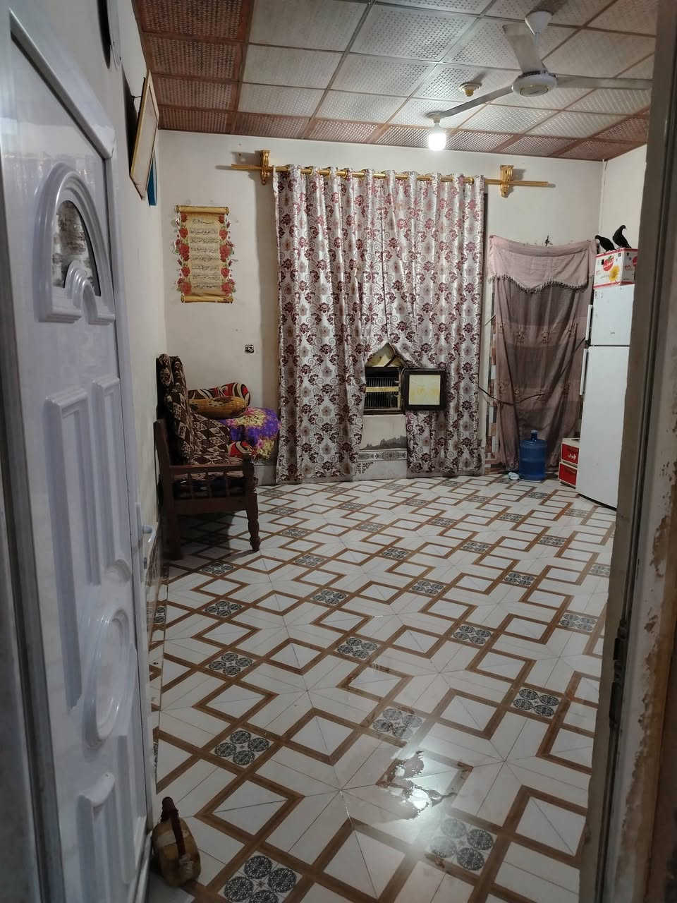 السلام عليكم بيت للبيع زراعي بالكاطون قرب مكتب بيروت المساحه 200 متر غرف عدد 2 وصاله ومطبخ وستقبال وصحيات داخل وخارج
وقاط ثاني هيكل غرف عدد 2 وصحيات نقصه سيراميك ارضيه ولبخ الواجهيه فقط الاتصال ع رقم او واتساب 
***********
