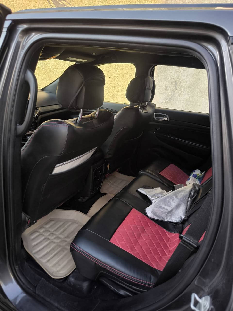 🚙 للبيع | Jeep Grand Cherokee Altitude 2019
🔹 وارد أمريكا Clean Title
🔹 فئة Altitude
🔹 محرك 3.6L V6
🔹 العداد: 120 ألف كم
🔹 السيارة بحالة ممتازة واستخدام شخصي.
🔹 الصيانة الدورية مجراة بانتظام.
🔹 المحرك والجير والشاصي بحالة ممتازة.
🔹 المكيف ممتاز وجميع الأنظمة تعمل بكفاءة.
🔹 السيارة جاهزة للفحص في أي ورشة يختارها المشتري.

💰 السعر: (235)
📍 الموقع: البصرة

للتواصل على الخاص أو الاتصال.(***********)

ملاحظة: هنالك رصعات موضحاً بتلصور بالإضافة الى انه تم صبغ الدوسة للمرافق الامامي بسبب سوء النقل
