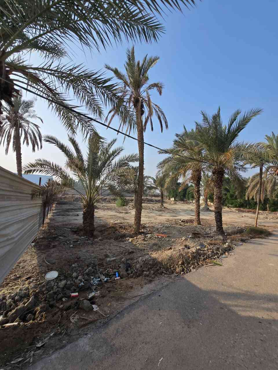 السلام عليكم احبتي الكرام 
بستان مساحه 600م 
..وقف مسجل اصولي.
.موقع يخبل منطقه هدوء 
علا تبليط وبصفه نهر وضهره نهر .
..العنوان ابو الخصيب العوجه ..
.السعر 65 بي مجال 
للاستفسار ***********
