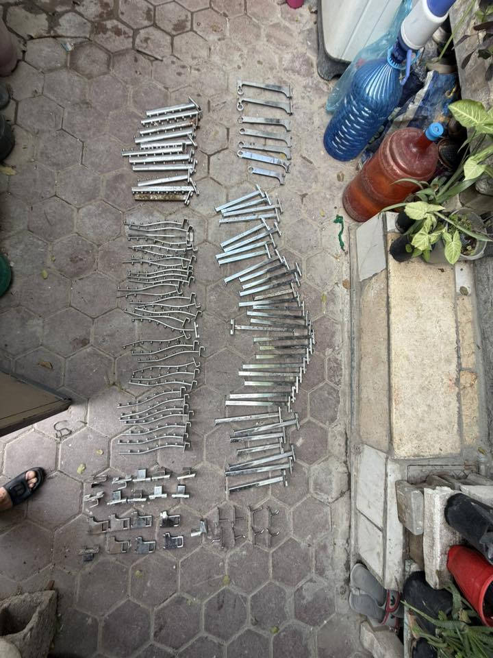 السلام عليكم
استاندات مال محل تفيد اهل المحلات للبيع 
المكان بغداد الرصافة للتواصل *********** واتساب او اتصال
