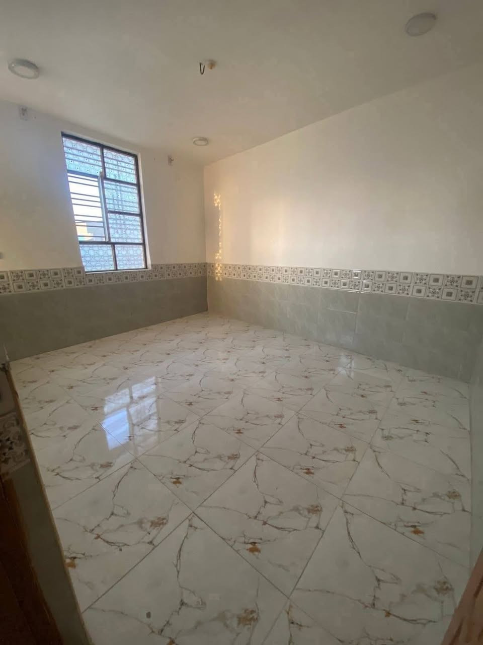 دار للأجار العنوان ديوانية حي الزهراء مقابل عمارات الزيتون
الدار يحتوي الدار على ثلاث غرف نوم  + صالة + أستقبال + مطبخ + صحيات داخلية و خارجية ، 
الإجار 350 مع الماء والكهرباء 
مقدمة 3 أشهر 
شرط ! أن يكون المؤجر موضف فقط
للتواصل ‏‪***********  يوجد واتساب
او اتصال 
أو على الخاص
