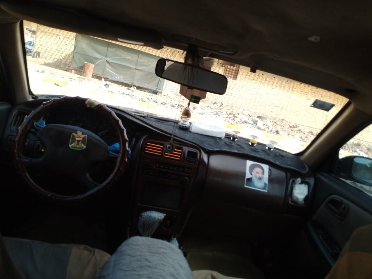 سلام عليكم
شيزر للبيع سياره حلوه دواخله بيه تلحيضات بصيطه بلكشر مكينه كير 2500 ديلكو كهربائيات شغاله  رقم بغداد انكليزي  راعيه يمي  سنويه لل 28 حداديه زينه تايرات زينات لايتات جدد زنون بيها ضربه بلبجم ماواصله البرانكيت وبيها كفر جاملغ وره السايق مبدل كفر مكان ذي قار الشطره بيع او مراوس  حسب القناعه  الشراي  يدخل خاص او ينتصل *********** وبي خير ويدلل اذا سياره نضيفه عادي اراوس وانطي فرق
