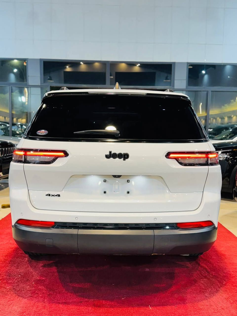 2023 JEEP GRAND CHEROKEE,
مواصفات لاريدو بلاك توب 
موديل 2023
حجم المحرك V6(3.6L)

عداد المسافة19الف مايل 

عدد المقاعد 7 راكب

للون ابيض
الضرر كما موضح بالصورة 

المواصفات :  لاريدو  بلاك توب 
بصمة تشغيل
تشغيل عن بعد 
بصمة ابواب
رادار امامي (تحديد مسار)
رادار جانبي (نقاط عمياء)
رادار خلفي (تحذير من الاصطدام)
شفتات+تحكمات استيرن 
كشنات  جلد شامو 
صندوق كهربائي 
تبريد مركزي 
تحكم وضعيات القيادة Drive modes 
شاشة دشبول ديجيتال
كير ماوس
شاشة كبيرة لمس+ كاميرا
أوتو ستارت Auto Start
اوتو ستوب Auto Stop
أوتو هولد Auto Hold
منافذ USB+AUX
مانع انزلاق+ABS
وبقية المواصفات المعروفة
العنوان كركوك شارع المعارض

معرض هشام الحمداني لتجارة السيارات
السعر 295$
للاستفسار ☎️☎️

***********

‭0773 051 3296‬

***********
