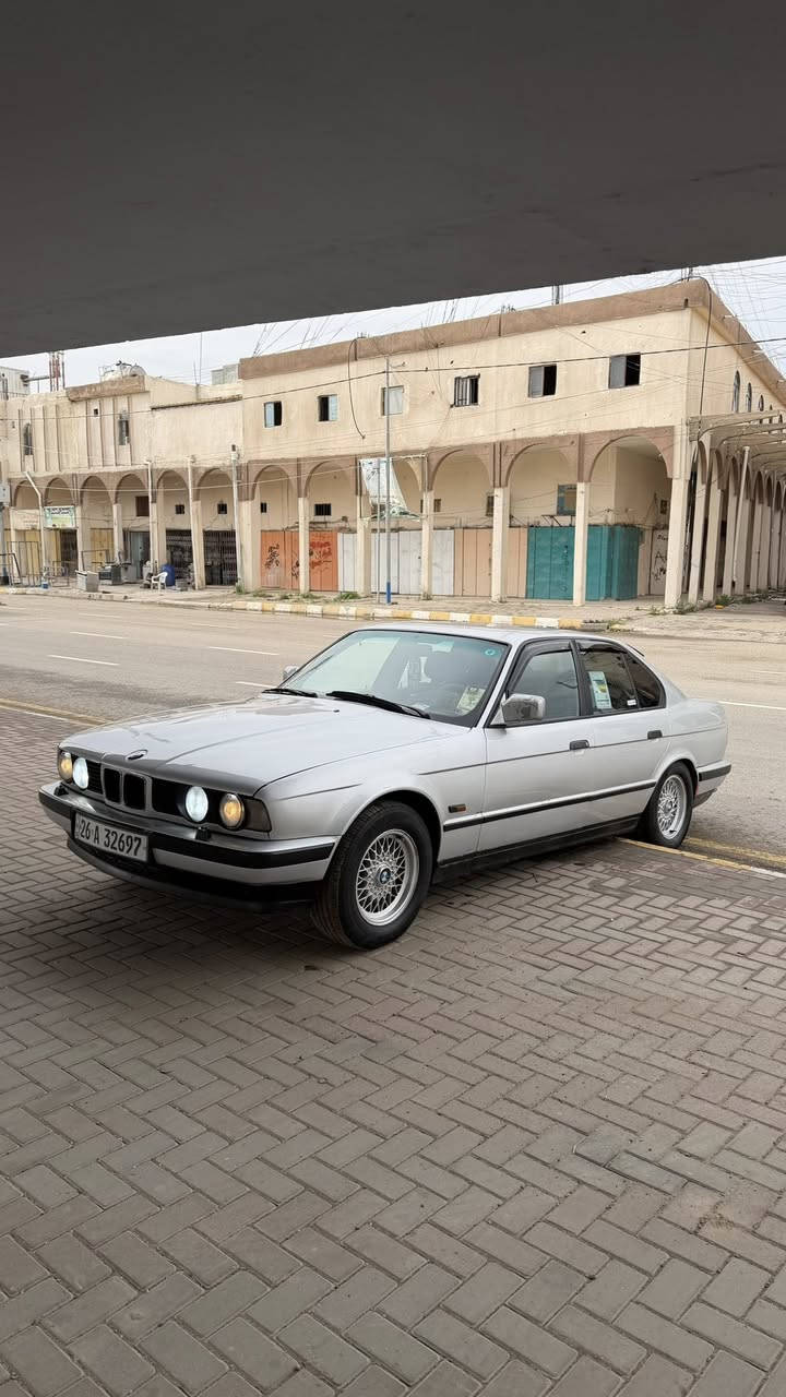 السلام عليكم للبيعBMW موديل1992 مسكر كير اوتماتيك رقم صلاح الدين سنويه هزه لل30 سياره مكفول كفاله عامه من كلشي سياره عل بلاد كله دكه جاكوج مابيه بل شرط بيه تبديل جاملق وباب فقط السعر65بي مجال مراوس حسب القناعه مكانه صلاح الدين رقم التلفون ***********
