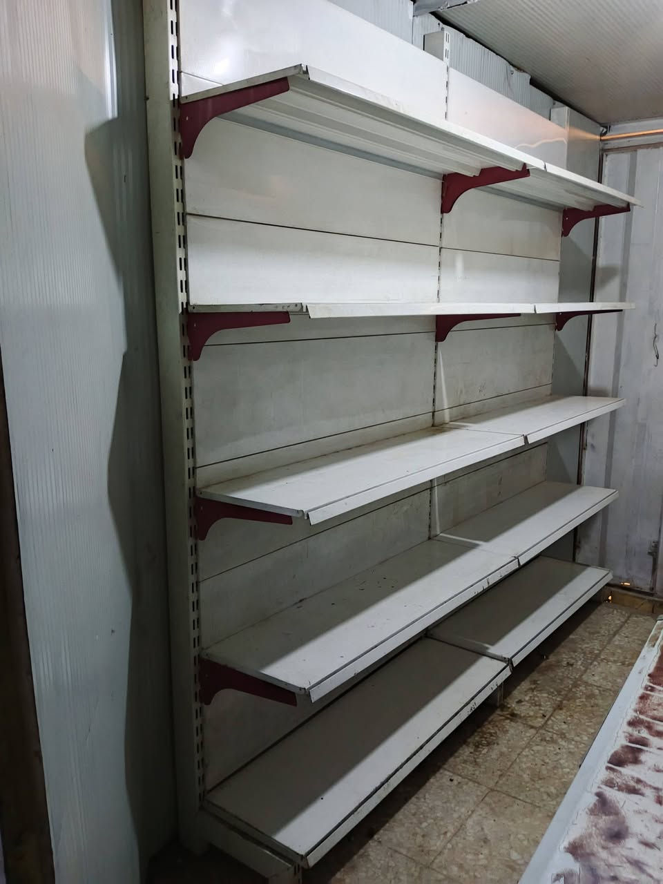 5م عرض 40سم ارتفاع2.5  طول120سم الغرف الواحد
5طوابق.بغداد***********
