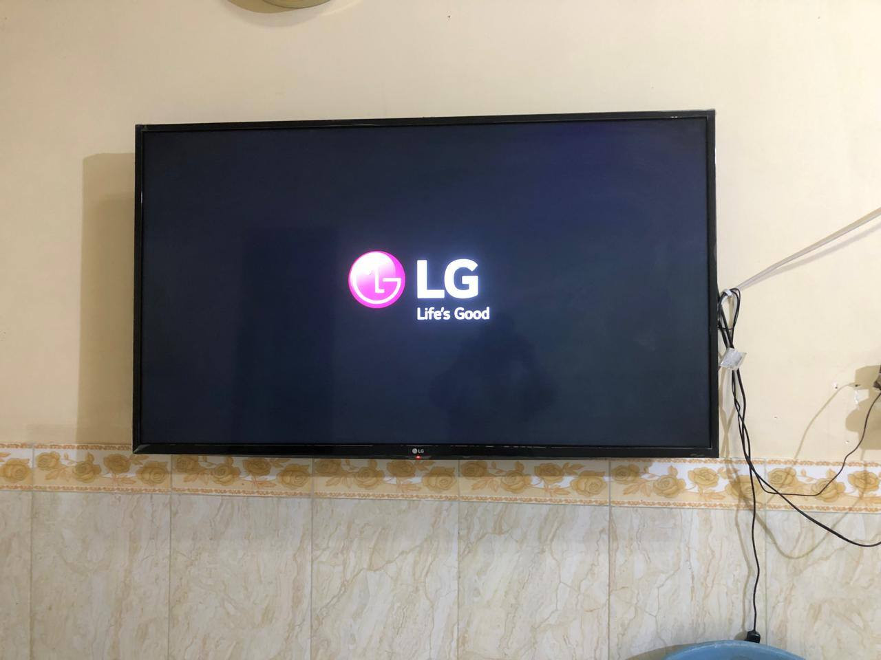 للبيع شاشه ماركة (LG) كوري 🇰🇷وكالة كوريا 🇰🇷الاصليه حجم 50بدون نت مزوده بمضخم صوت مزدوج جهاز حمايه داخلي بيها مواصفات راقيه استخدام قليل جدا سعرها 300الف... بلمحلات 650الف


**إذا كنت صاحب هذا الإعلان وتريد حذفه لأي سبب، رجاءا أرسل رسالة إلى الدعم الفني**