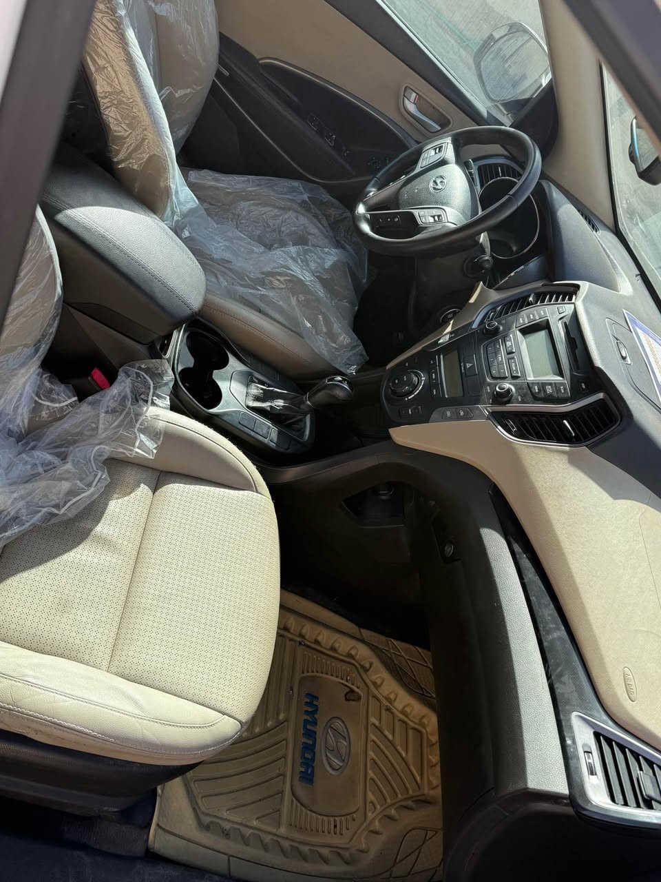 سنتافي 2014 خليجي كفاله 
رقم بصره تحويل ثاني يوم 
سياره فول مواصفات كلش 
بصمه 
حساس خلفي 
برده سلايت 
لد لايت زنون 
بانوراما 
كشن جلد 
تبريد 3 قطع 
سياره خير من الله 
حداده جديده هسة
تبريد محرك كير كله كفاله 
محرك 2.400 اكرر محرك 2.400 
مو 6 
تاير جديد سياره 7 راكب 
سياره ما ناقصها شي ابد 
حته تبديله دهن هسة 
قطره خياس ما بيها شرط 
بيها بس طخه على حالها بل جنطة فقط
ماشية 280 
سعرها 160 بي مجال للشراي
*********** البصرة, العراق
