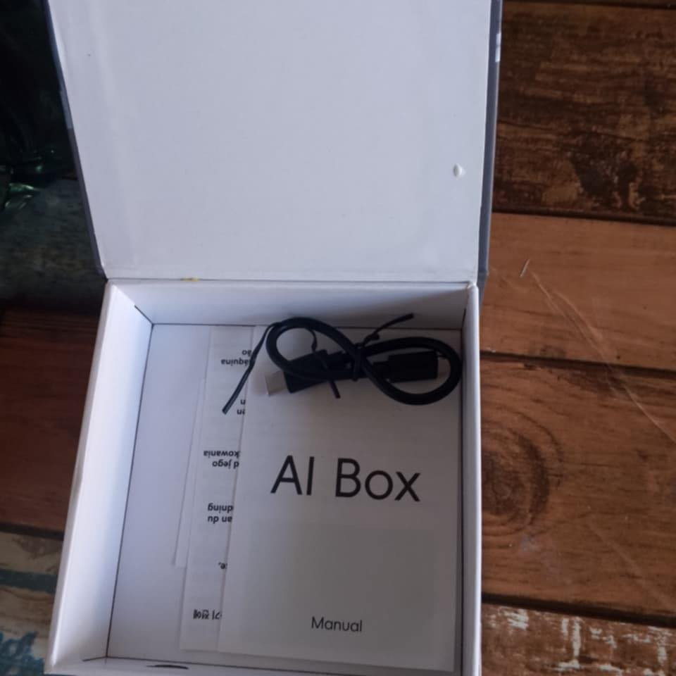 نظام التشغيل: يعمل بنظام Android 13 الحديث.
تحويل النظام: يحول CarPlay و Android Auto السلكي إلى لاسلكي بالكامل.
تطبيقات الترفيه: يأتي بتطبيقات مثبتة مسبقاً مثل YouTube و Netflix و TikTok، مما يسمح بمشاهدة الفيديوهات مباشرة على شاشة السيارة.
متجر التطبيقات: يتيح الوصول إلى متجر Google Play لتحميل تطبيقات إضافية وملاحة خرائط Google
للحجز والاستفسار خاص 
يوجد توصيل لكل محافظات العراق ب5


**إذا كنت صاحب هذا الإعلان وتريد حذفه لأي سبب، رجاءا أرسل رسالة إلى الدعم الفني**