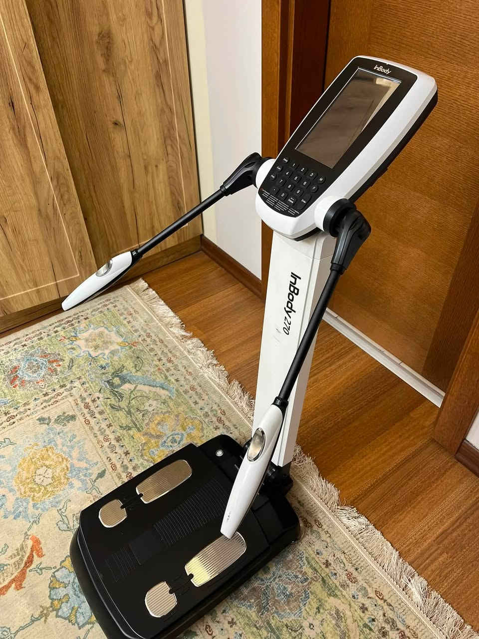 للبيع

أجهزة Body Composition Analyzer

من شركة InBody Machine الكورية 🇰🇷

أجهزة احترافية لتحليل مكونات الجسم، تقيس بدقة:

✅ الوزن

✅ نسبة الدهون في الجسم

✅ الكتلة العضلية

✅ نسبة الماء في الجسم

✅ الدهون الحشوية

✅ والعديد من المؤشرات الصحية التي تساعد في تقييم ومتابعة اللياقة والصحة.

مناسبة للعيادات، النوادي الرياضية، مراكز التغذية، ومراكز التخسيس.

طريقة الاستخدام سهلة جداً، حيث يقف الشخص على الجهاز ويمسك المقابض، وخلال أقل من دقيقة تظهر النتائج مع إمكانية طباعة التقرير مباشرة.

🔹 الأجهزة مستخدمة وبحالة جيدة جداً.

🔹 كاملة الملحقات.

🎁 الطابعة الأصلية مرفقة مجاناً.

💰 السعر: 2,500,000 دينار عراقي للجهاز الواحد.

الموقع : بغداد / شارع فلسطين 

📞 للتواصل: ***********
