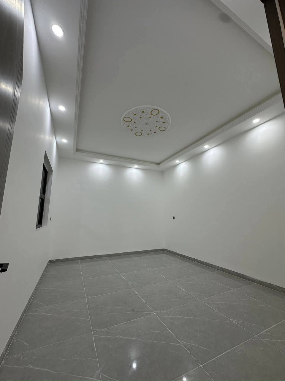 #السلام عليكم ❤️
#دار للبيع تكريت الديوم 
#منطقة التوحيد 
#مساحه ٢٠٠م  ١٠×٢٠
#شارع ١٥
#طابقين ٤غرف نوم
#صاله استقبال مطبخ 
#نضام انترنيت كامرات 
#سحب مغربي
#الوجه حلان 
#السعر ١٨٥مليون وقابل للتفاوض. 
#للأستفسار الأتصال
***********
***********
#مكتب أرض الأحلام للعقار #تكريت #شارع #الأربعين #قرب #فندق #بلازا #نستقبل #عروضكم #بيع وشراء #الاراضي #والدور #السكنية #وتجاريه في #تكريت #وجميع #محافظات #العراق
