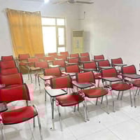 ١٠٠ كرسي • كرسي ستيج قابل تحويل • ناصرية مركز