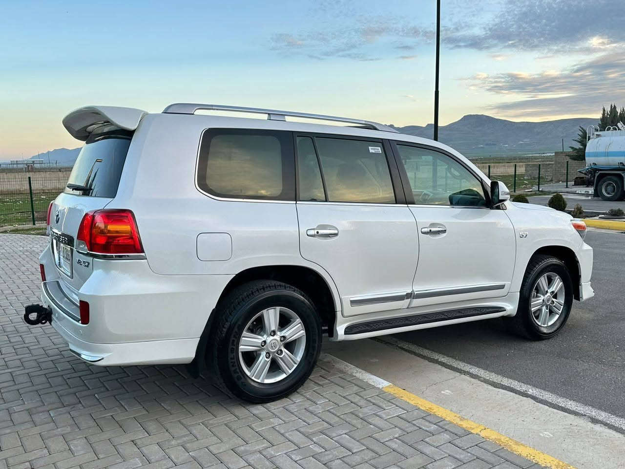 تۆیۆتا لاندکڕۆز 2013 مواسه فات VXR/V8 
هه شت بستؤن 5.7
سه ياره كه زؤرلوكه ١٦٠ هه زار حه قيقي رؤشتوه 
يه ك پارچه ي بؤياخه بي ده عم 
سه نوي تا٢٠٣٠ تازه يه به ناوخومانه وه يه
هیچ مەسرەفێکی تێدانیە 
نموونە لە جوانی و پاکی 

سـعـر : لە کۆمێنت داوابکە ڕاستەوخۆ بۆت دێت 📥 

گيرومه كينه ي به شه رت نه كراوه ته وه 
هیچ کێشەیەکی تێدا نییە 

ژمارەی خاوەنەکەی 
***********
